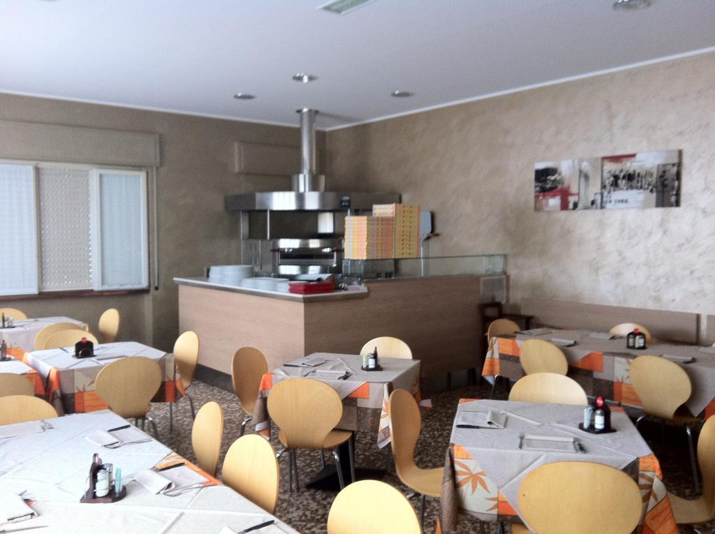 Albergo Cristallo Cittiglio Buitenkant foto