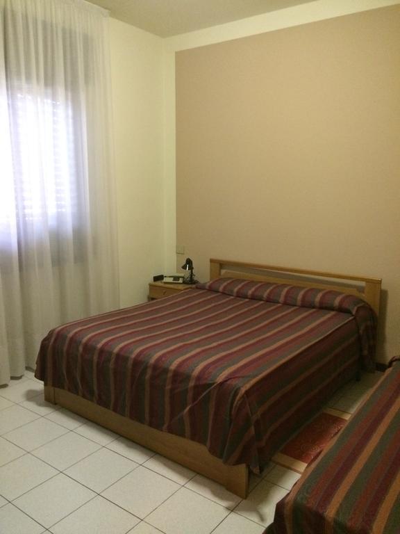 Albergo Cristallo Cittiglio Buitenkant foto