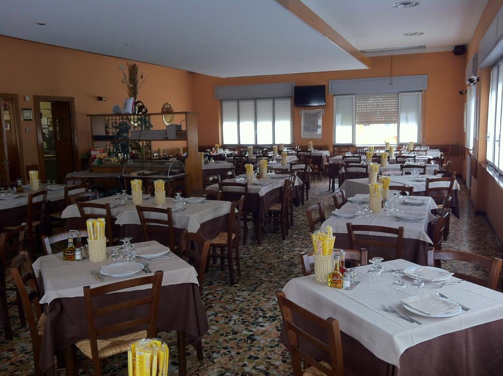 Albergo Cristallo Cittiglio Buitenkant foto