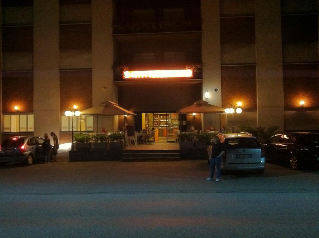 Albergo Cristallo Cittiglio Buitenkant foto